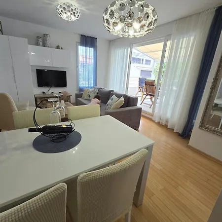 Appartement Oscar With Pool Access Petrčane